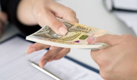 Paga minimale shkon ne 30 mije leke: Ja si ka qene ecuria ne 25 vite